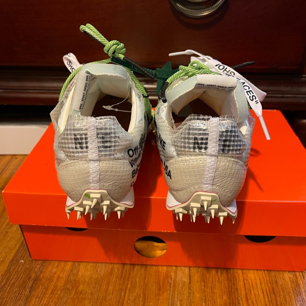 Nike Cream/White Running Sneakers with Neon Green Laces - Picture 4 of 6